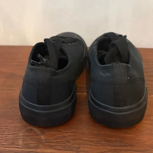 Levi Black Low-Top Canvas Sneakers - Unbranded - Picture 2 of 7